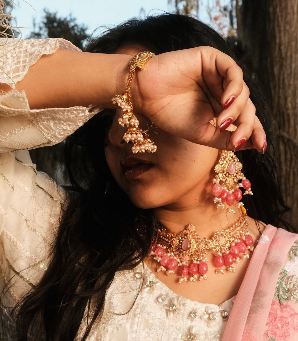 Laboni Choker