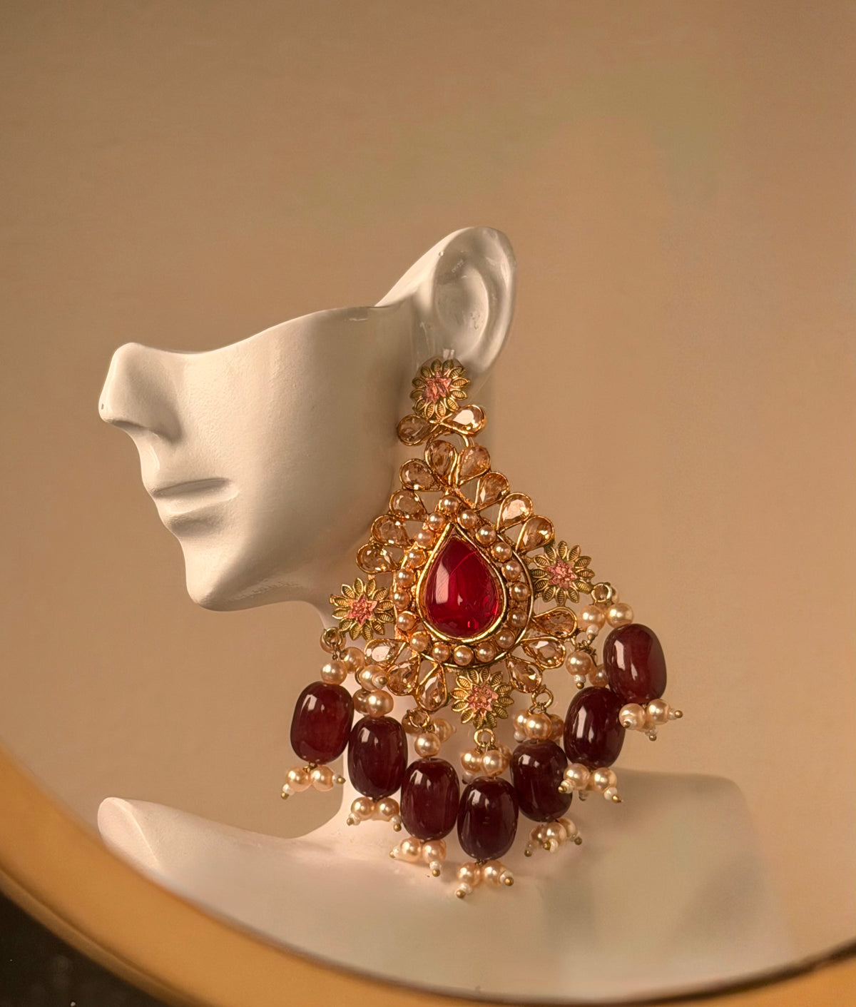 Laboni Choker
