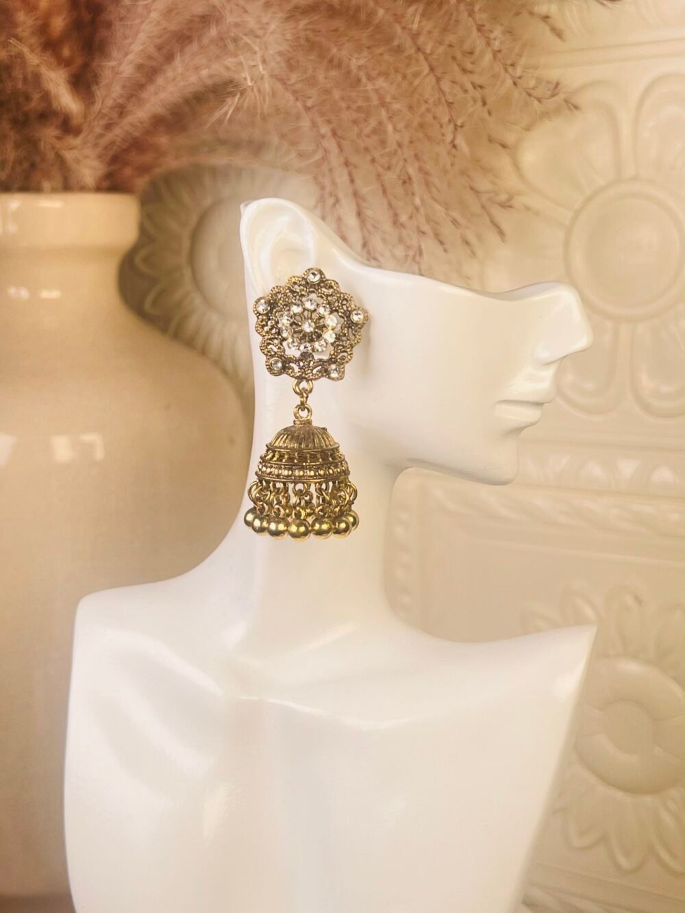 Kundan chandelier earrings – affordable South Asian jewelry – top view Kundan chandelier earrings – budget party wear jewelry – close-up