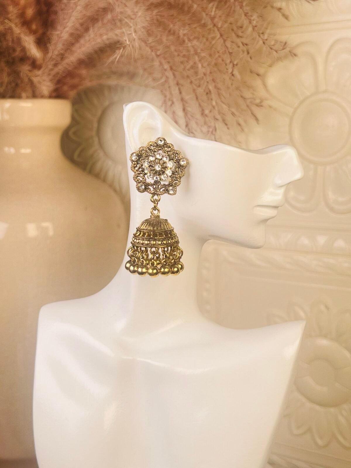 Kundan chandelier earrings – affordable South Asian jewelry – top view Kundan chandelier earrings – budget party wear jewelry – close-up