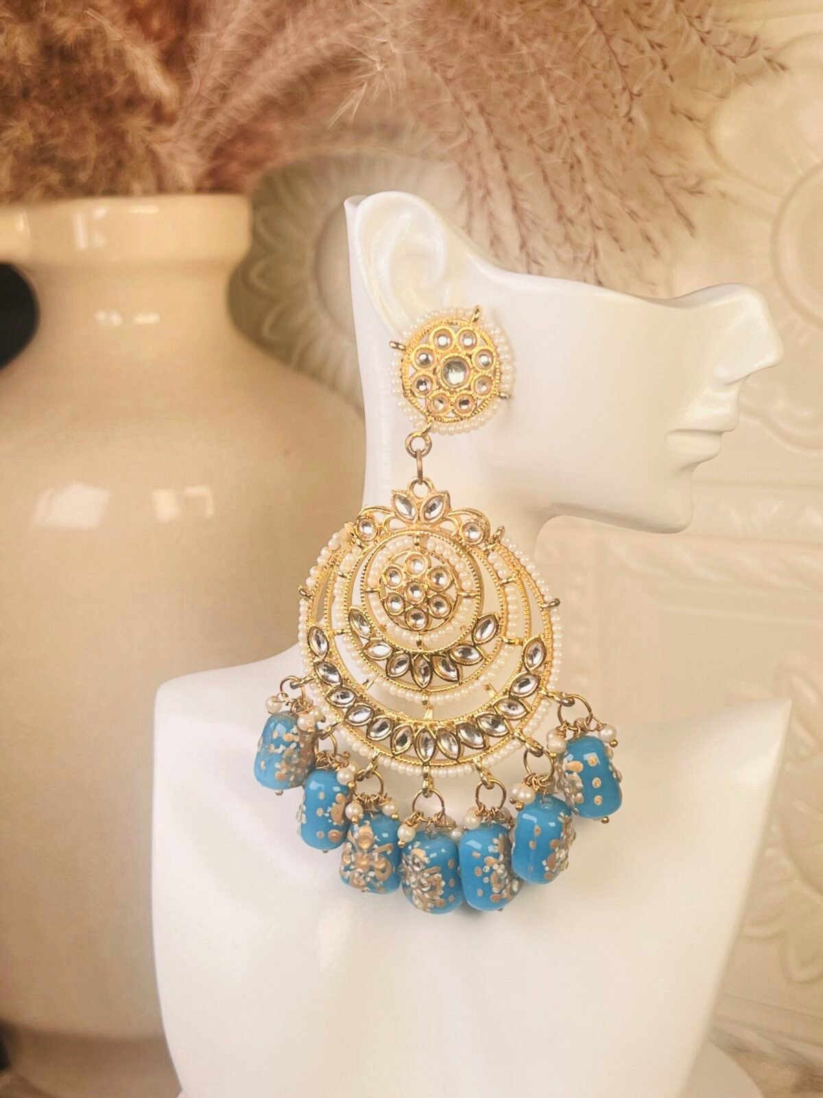 Multi-Stone Tikka Set – South Asian jewelry – bridal accessory – top view Multi-Stone Tikka Set – South Asian jewelry – close-up