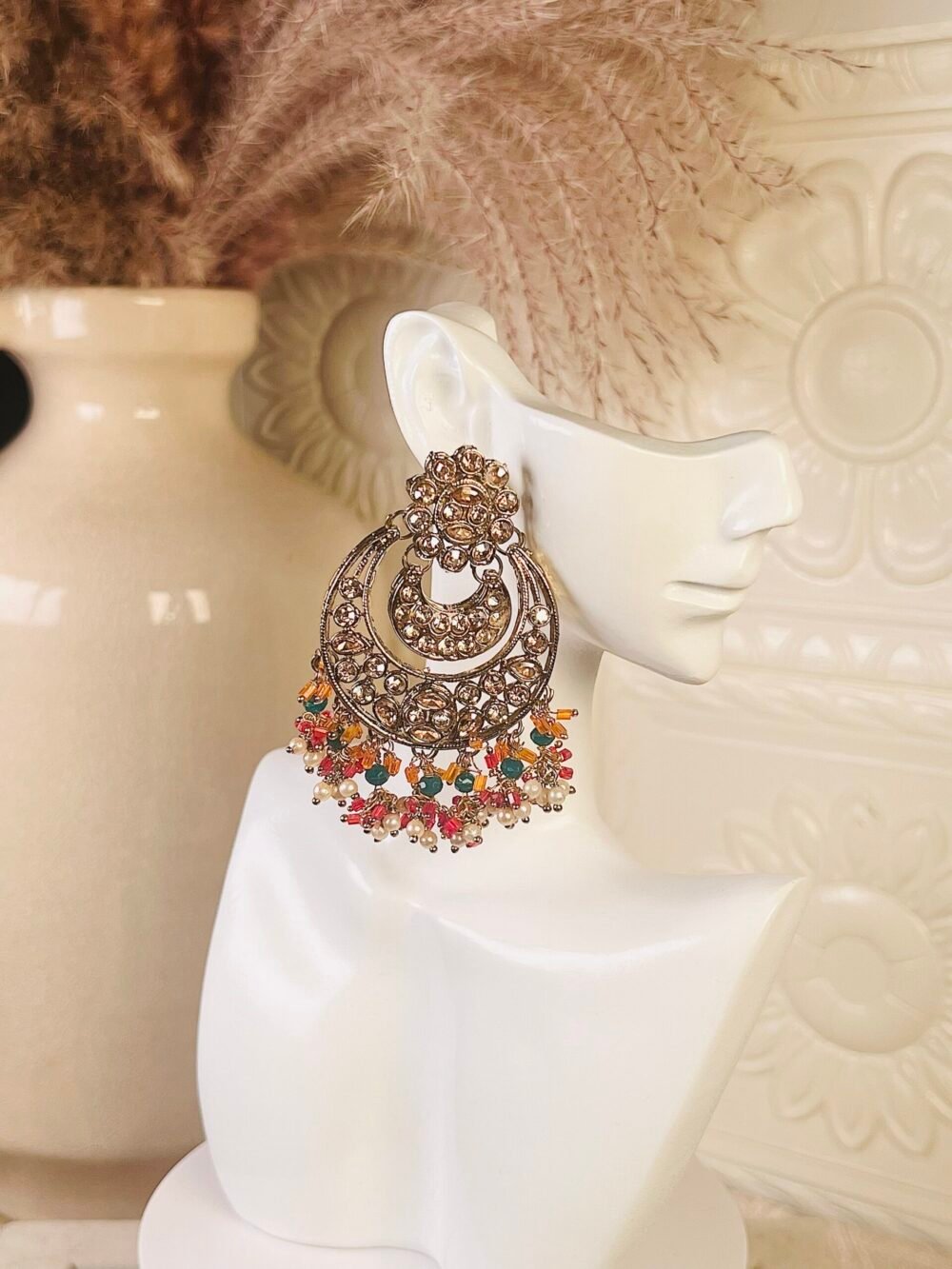 Multi-Stone Tikka Set – South Asian jewelry – bridal accessory – top view Multi-Stone Tikka Set – South Asian jewelry – close-up
