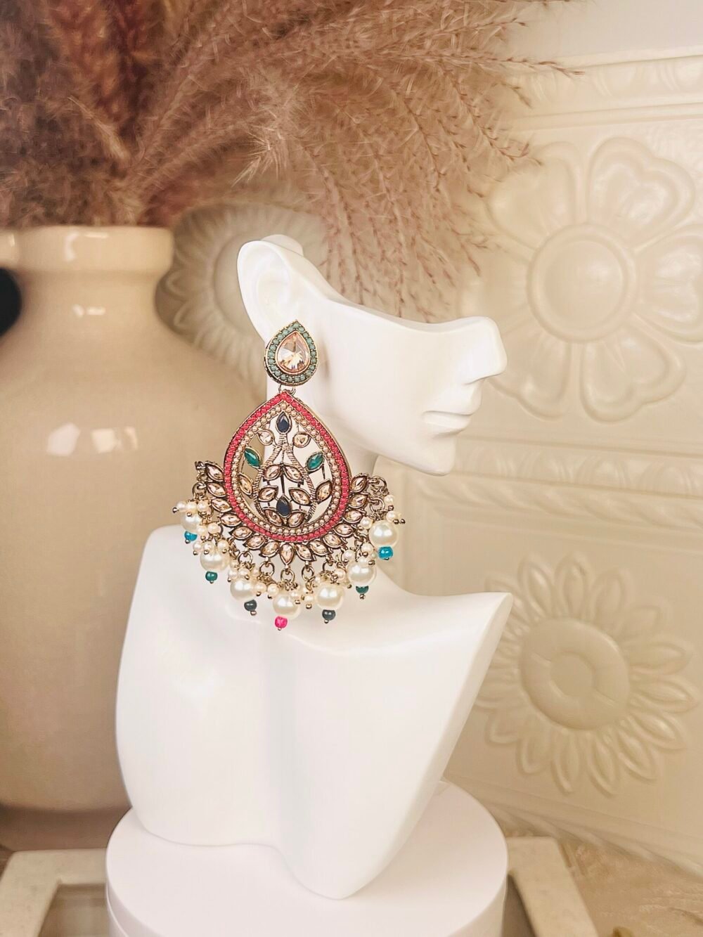 Gold Adjustable Tikka Set – South Asian jewelry – wedding collection – front view Gold Adjustable Tikka Set – South Asian jewelry – close-up