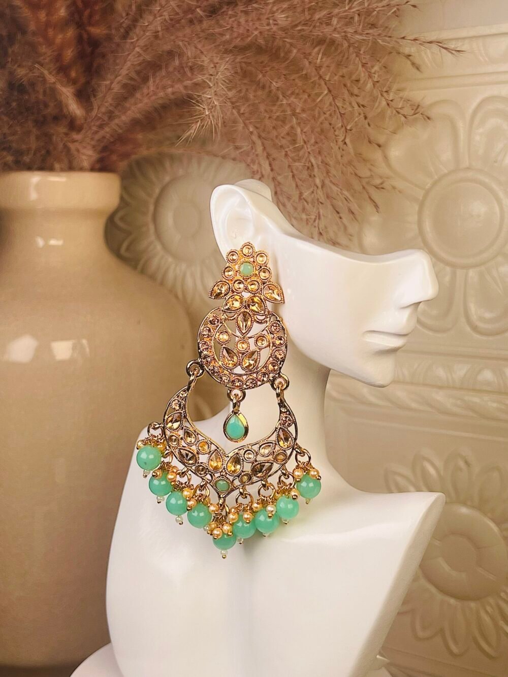 Gold Adjustable Tikka Set – South Asian jewelry – wedding collection – front view Gold Adjustable Tikka Set – South Asian jewelry – close-up