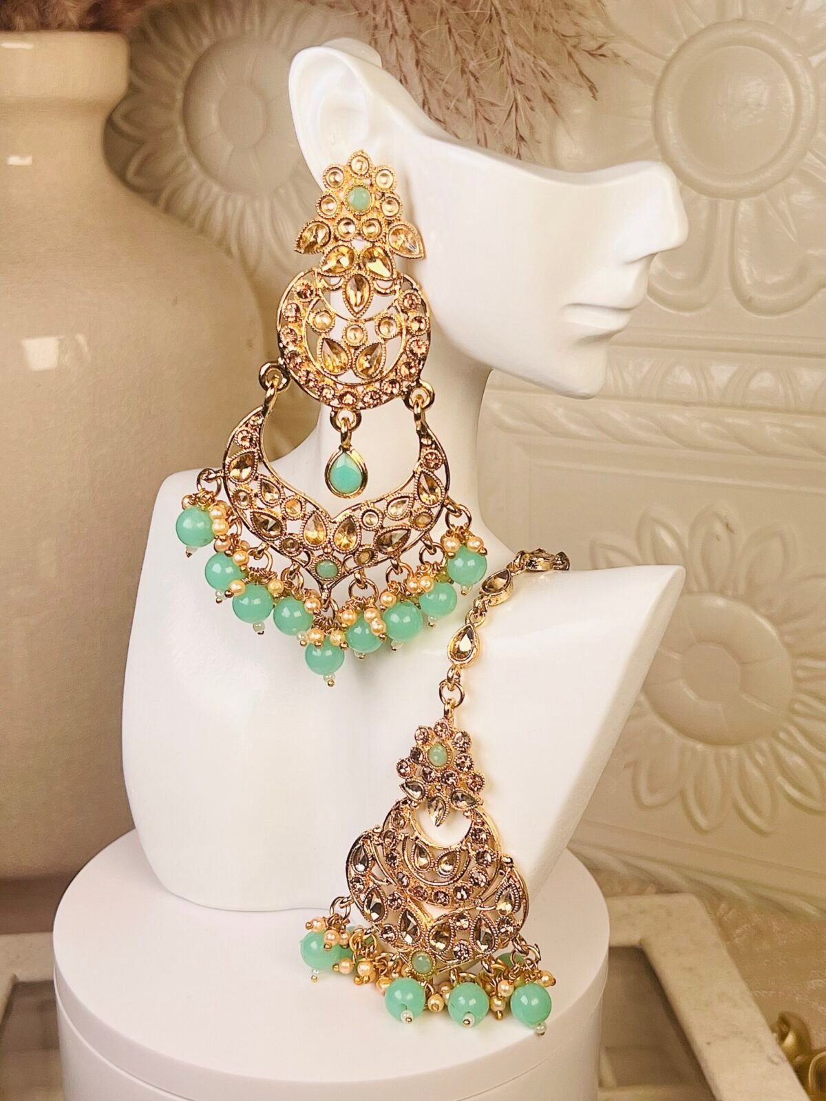 Gold Adjustable Tikka Set – South Asian jewelry – wedding collection – front view Gold Adjustable Tikka Set – South Asian jewelry – close-up
