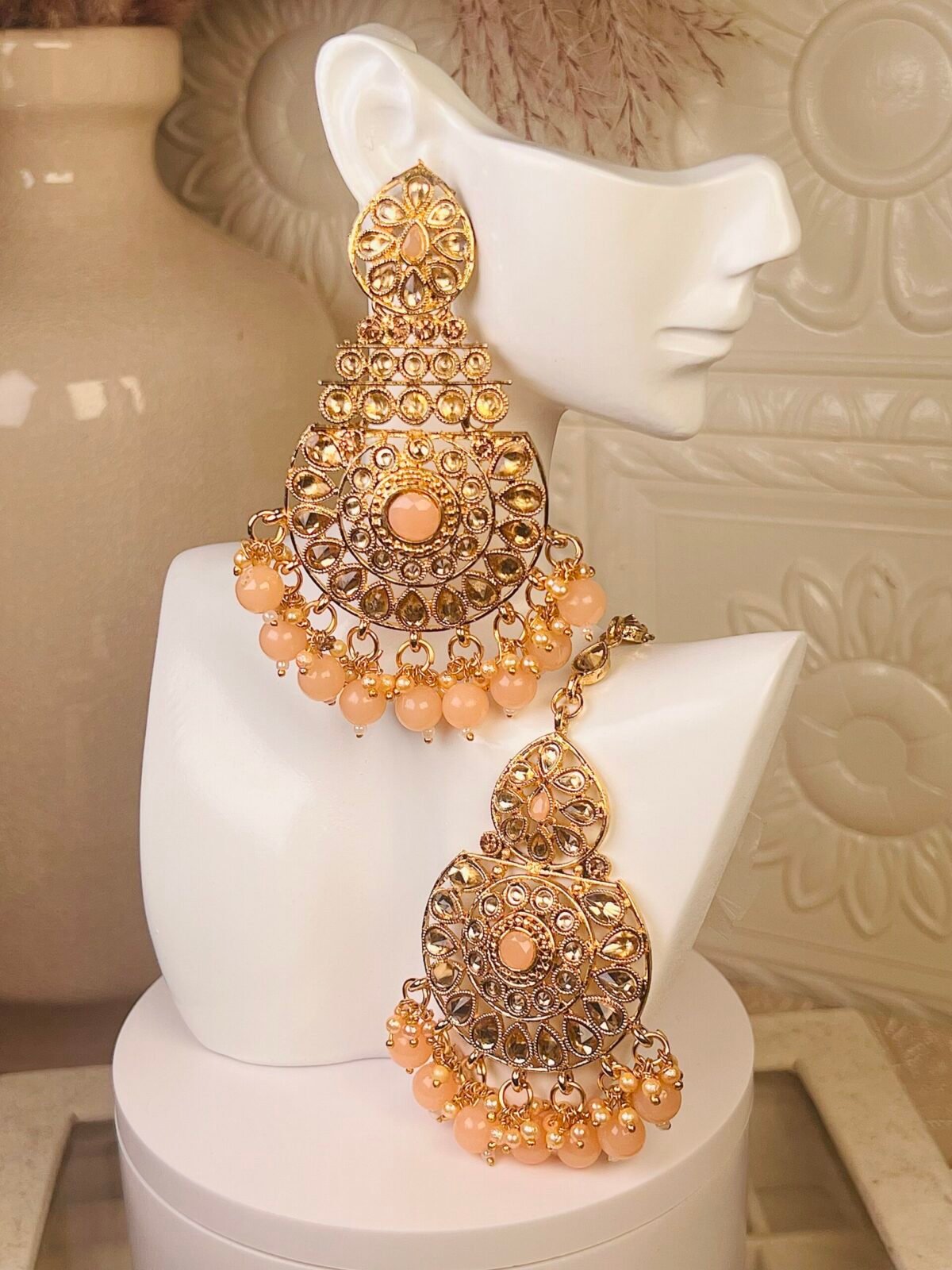 Gold Adjustable Tikka Set – South Asian jewelry – wedding collection – front view Gold Adjustable Tikka Set – South Asian jewelry – close-up