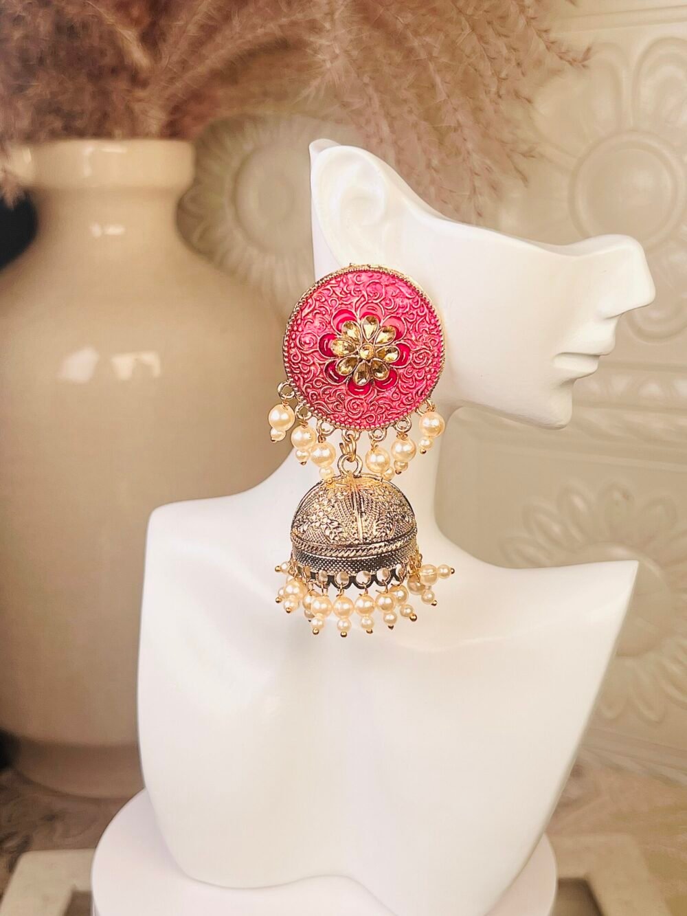 Gold Adjustable Tikka Set – South Asian jewelry – wedding collection – front view Gold Adjustable Tikka Set – South Asian jewelry – close-up
