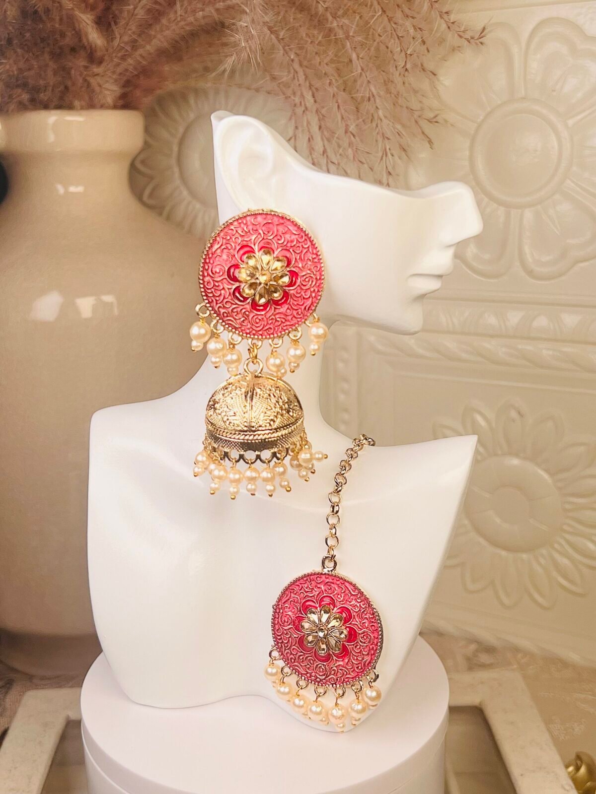 Gold Adjustable Tikka Set – South Asian jewelry – wedding collection – front view Gold Adjustable Tikka Set – South Asian jewelry – close-up