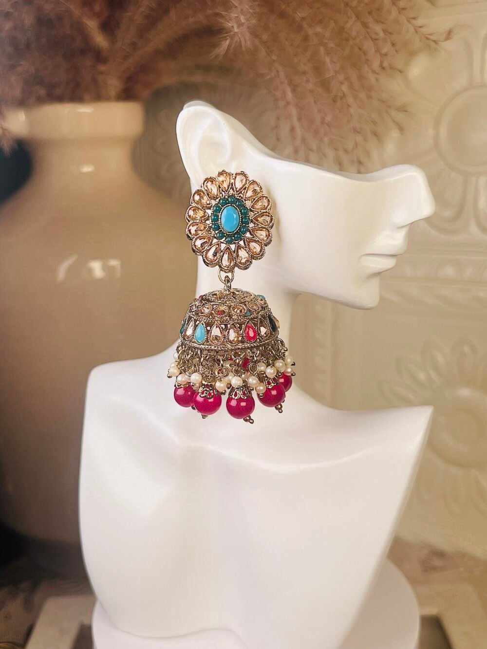 Gold Adjustable Tikka Set – South Asian jewelry – wedding collection – front view Gold Adjustable Tikka Set – South Asian jewelry – close-up