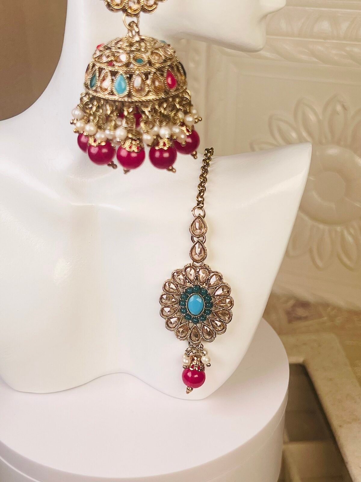 Gold Adjustable Tikka Set – South Asian jewelry – wedding collection – front view Gold Adjustable Tikka Set – South Asian jewelry – close-up