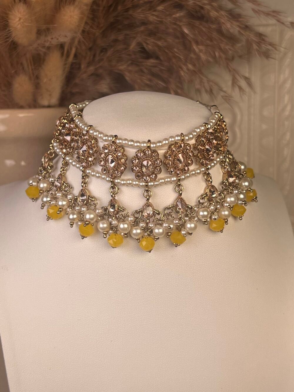 Pearl and Gold necklace set – affordable bridal jewelry – front view Pearl and Gold necklace set – budget-friendly party accessory – top view