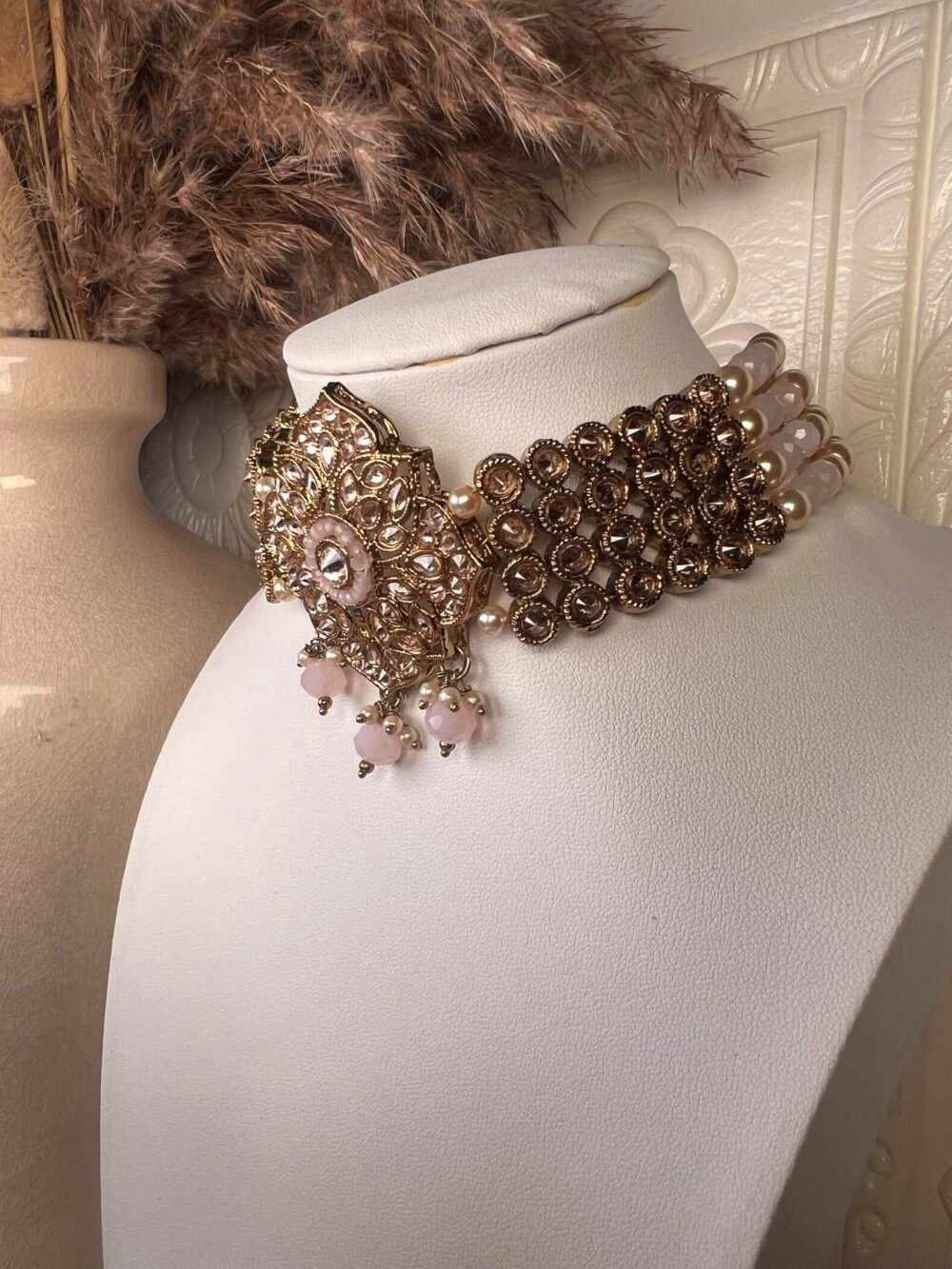 Pearl and Gold necklace set – affordable bridal jewelry – front view  Pearl and Gold necklace set – budget-friendly party accessory – top view