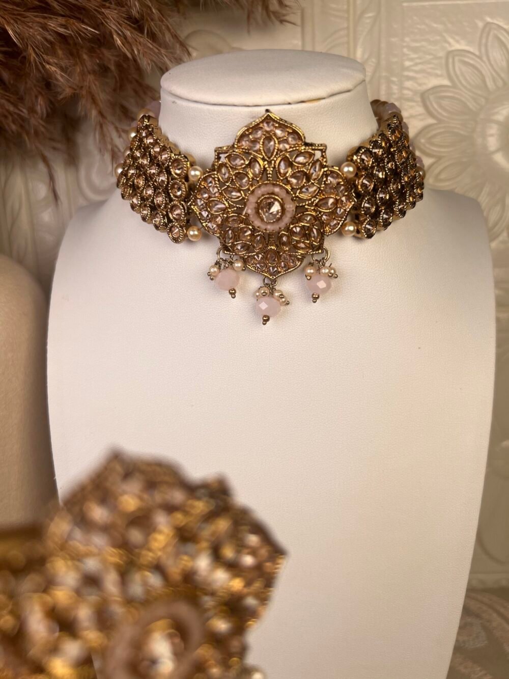 Pearl and Gold necklace set – affordable bridal jewelry – front view  Pearl and Gold necklace set – budget-friendly party accessory – top view
