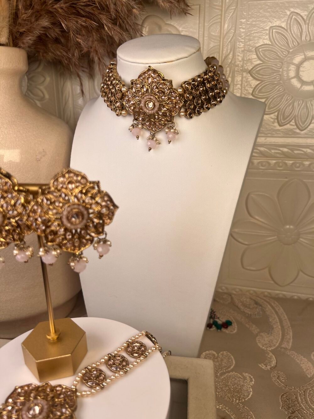 Pearl and Gold necklace set – affordable bridal jewelry – front view  Pearl and Gold necklace set – budget-friendly party accessory – top view
