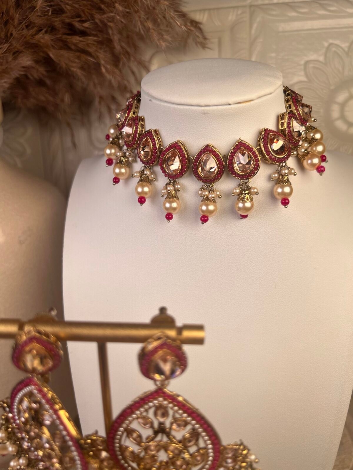 Pearl and Gold necklace set – affordable bridal jewelry – front view Pearl and Gold necklace set – budget-friendly party accessory – top view
