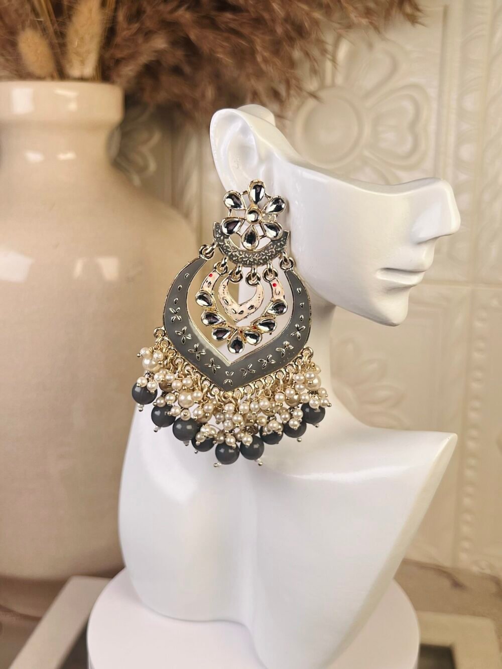 Kundan drop earrings – affordable South Asian bridal jewelry – side angle Kundan drop earrings – cheap South Asian jewelry – close-up view