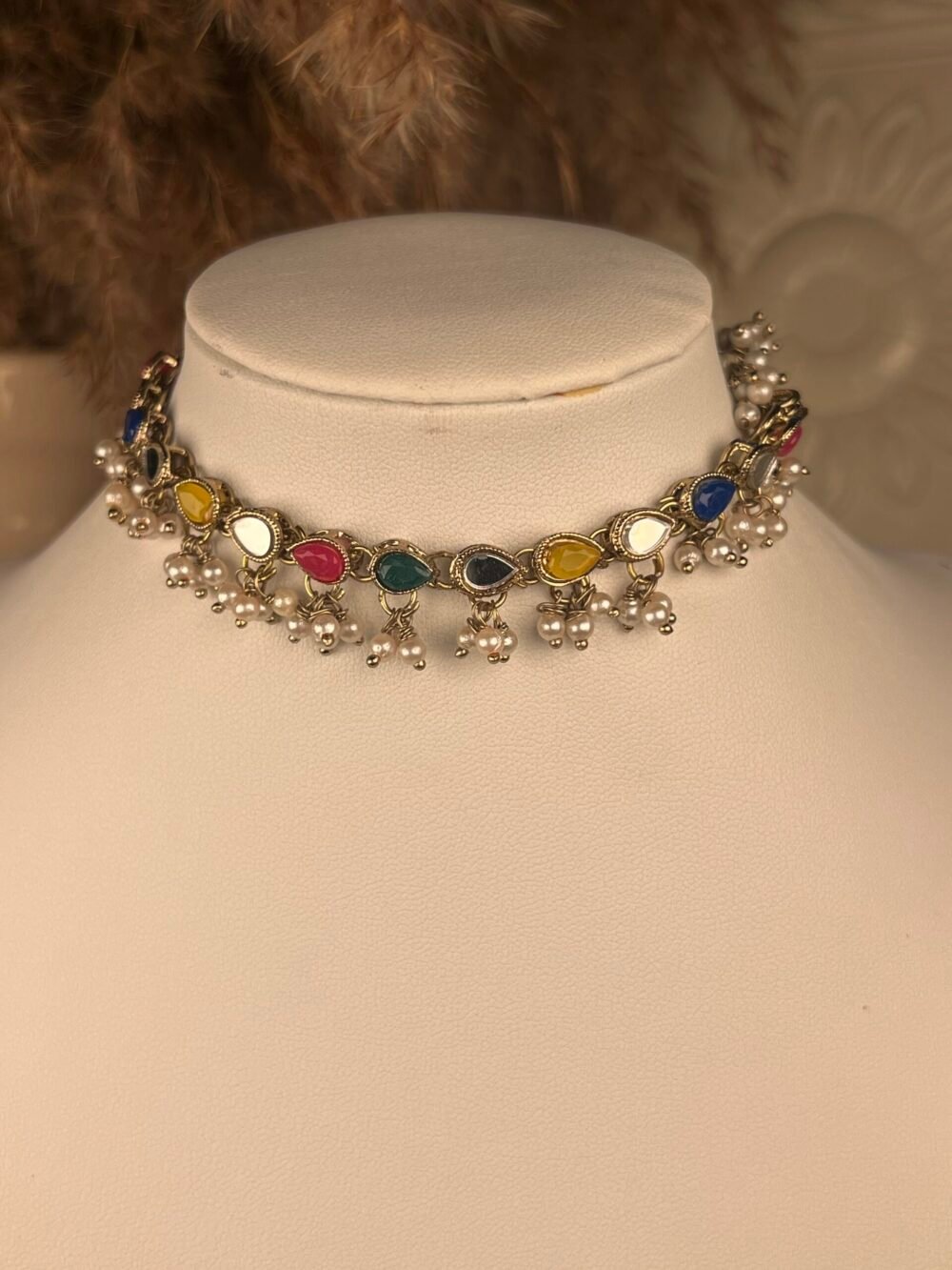 Multi-Stone Mirror-Worked Necklace Set – South Asian jewelry – Bridal accessory Multi-Stone Mirror-Worked Necklace Set – South Asian jewelry – Front view Kundan & Mirror Necklace Set – South Asian jewelry – Side angle Kundan & Mirror Necklace Set – South Asian jewelry – Top view Designer Floral Mirror-Worked Necklace Set