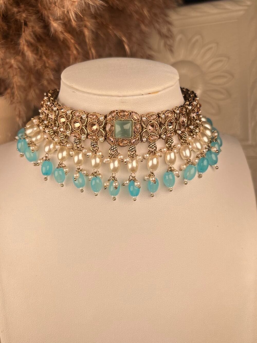 Gold Bridal Necklace Set – South Asian jewelry – Top view, Silver Pearl Bridal Set – South Asian jewelry – Front view