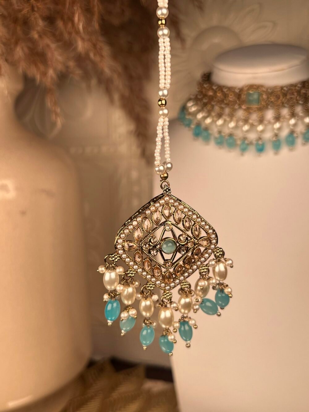 Gold Bridal Necklace Set – South Asian jewelry – Top view, Silver Pearl Bridal Set – South Asian jewelry – Front view
