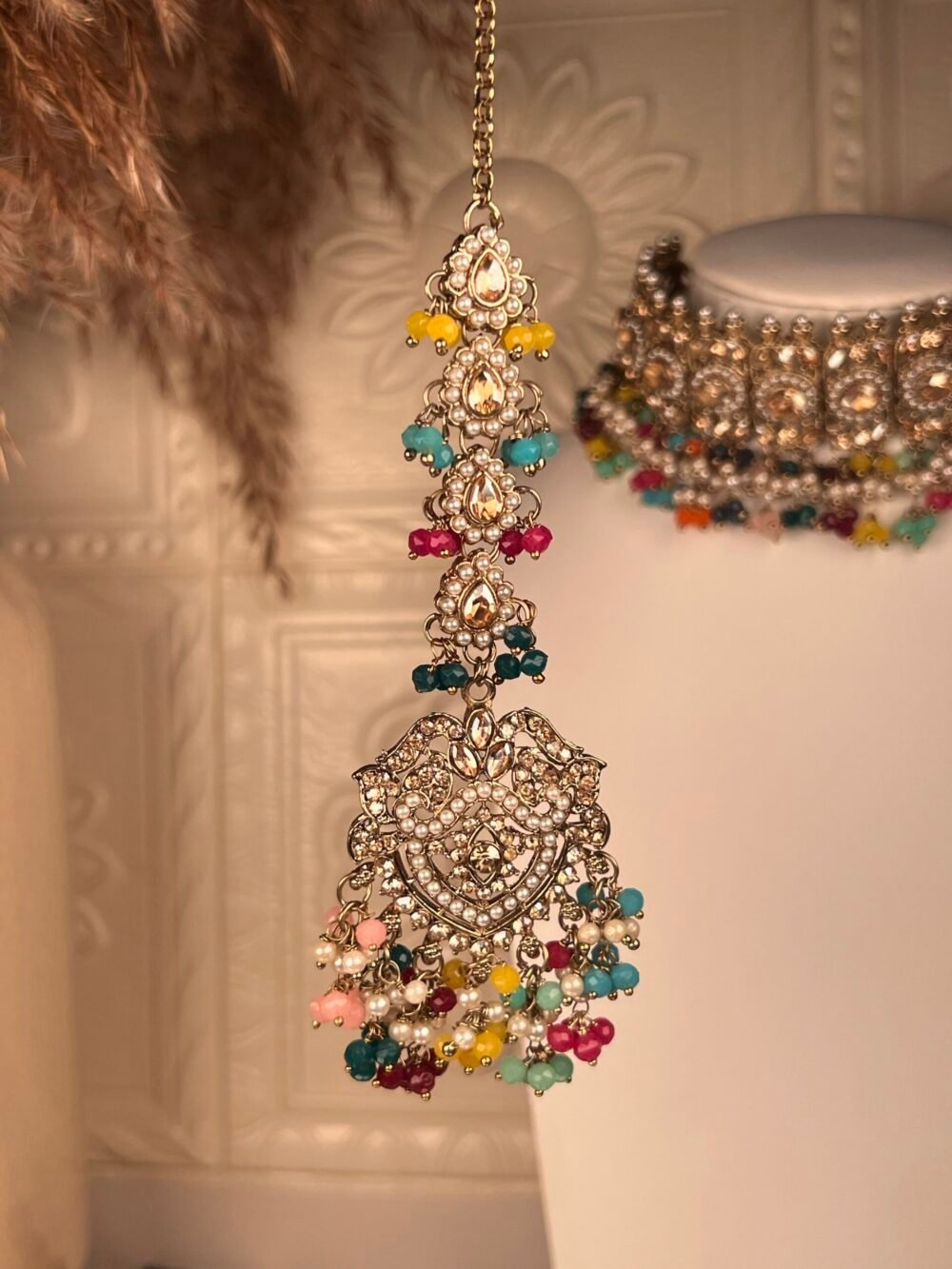 Gold Bridal Necklace Set – South Asian jewelry – Top view, Silver Pearl Bridal Set – South Asian jewelry – Front view