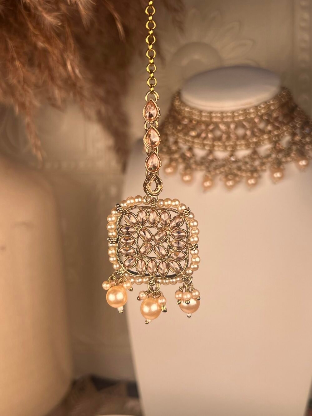 Gold Bridal Necklace Set – South Asian jewelry – Top view, Silver Pearl Bridal Set – South Asian jewelry – Front view