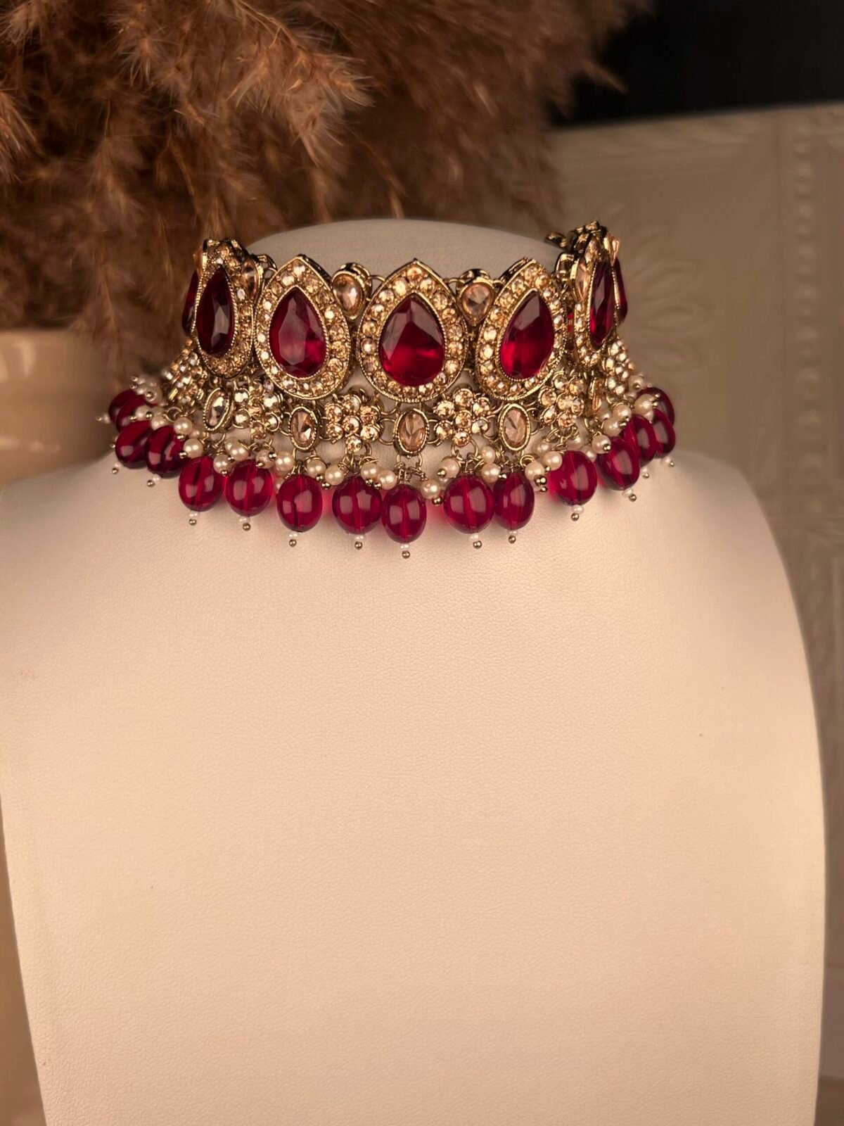 Gold Bridal Necklace Set – South Asian jewelry – Top view, Silver Pearl Bridal Set – South Asian jewelry – Front view