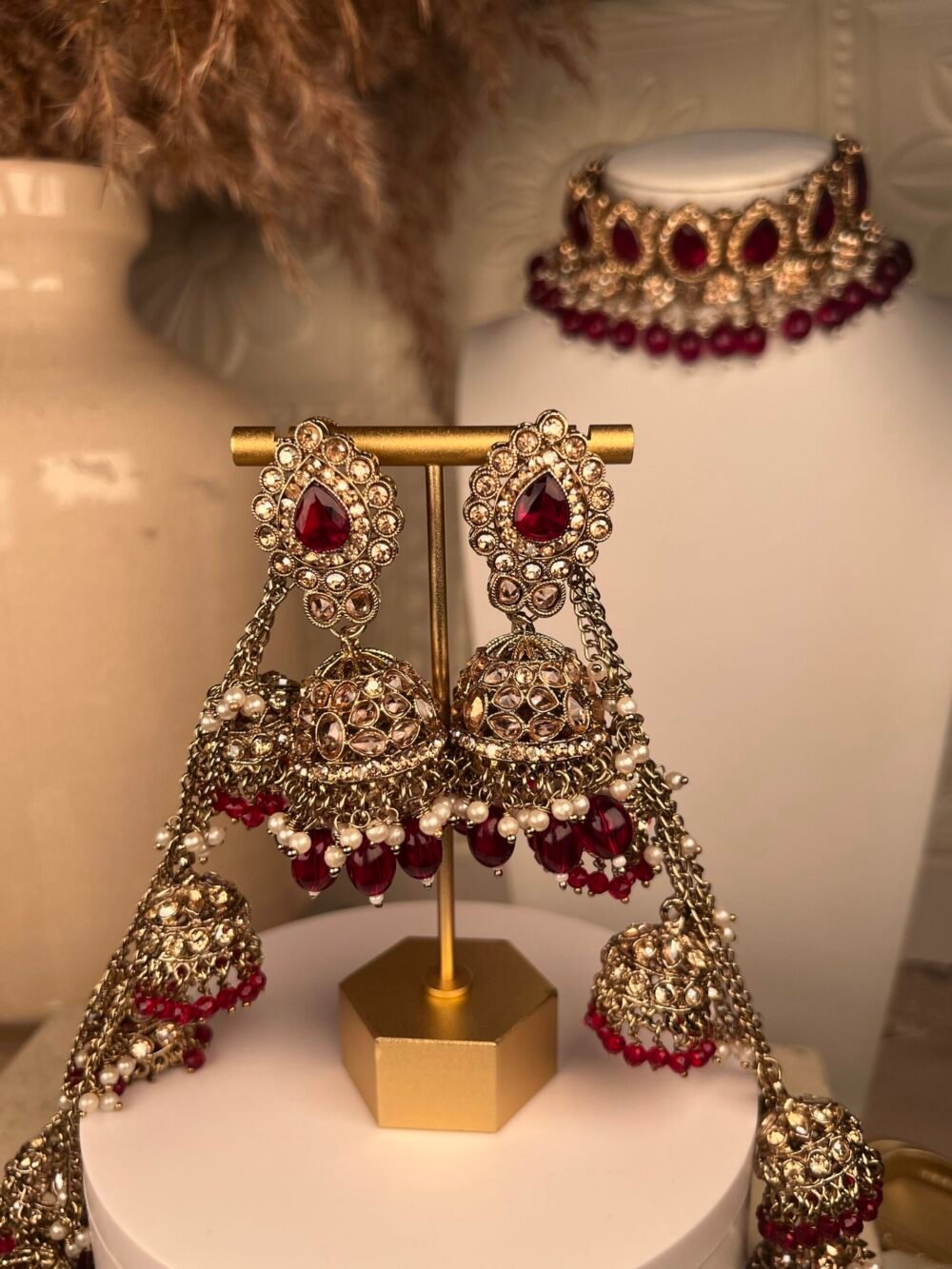 Gold Bridal Necklace Set – South Asian jewelry – Top view, Silver Pearl Bridal Set – South Asian jewelry – Front view