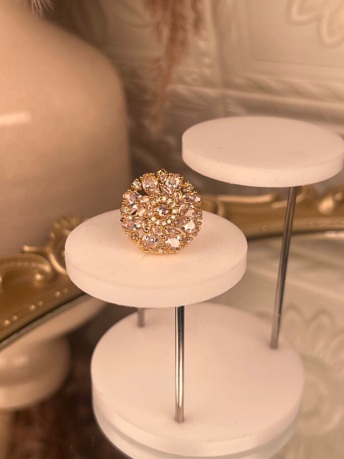 Gold Kundan Ring – South Asian ring – Top view
