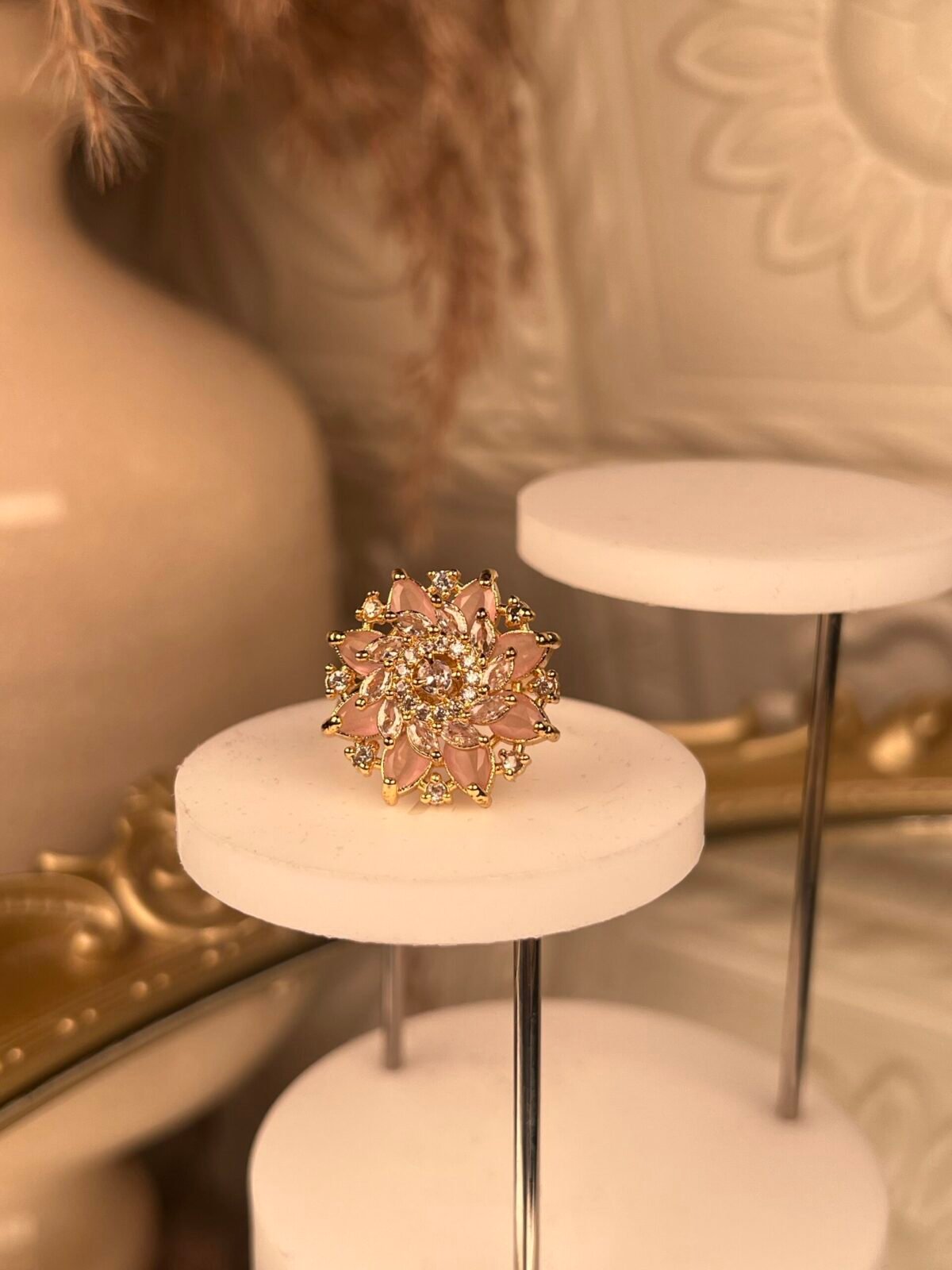 Gold Kundan Ring – South Asian ring – Top view