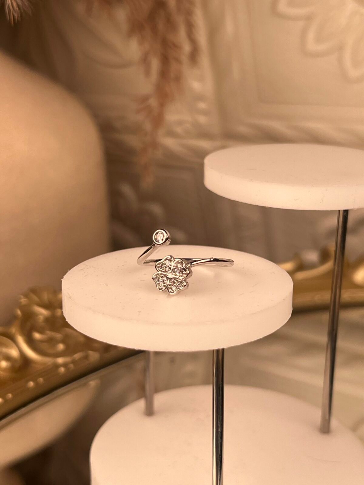 Gold Kundan Ring – South Asian ring – Top view